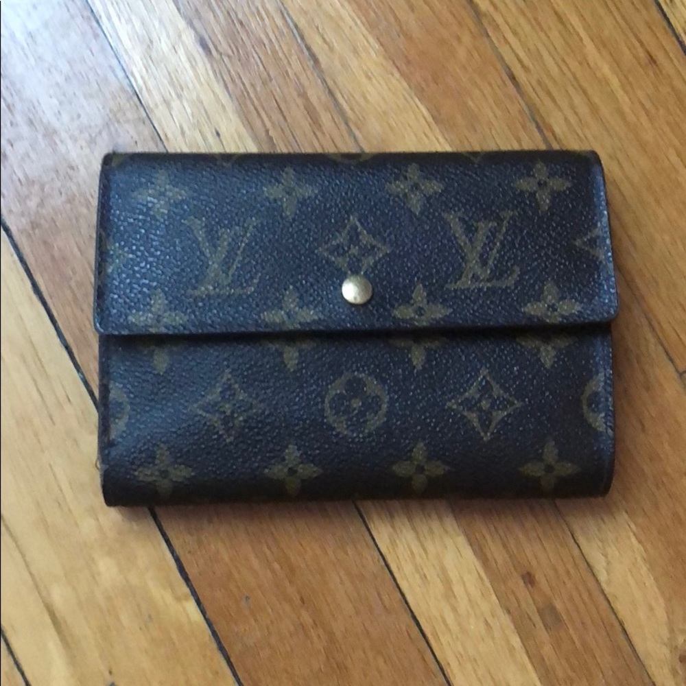 LV wallet - Picture 1 of 8